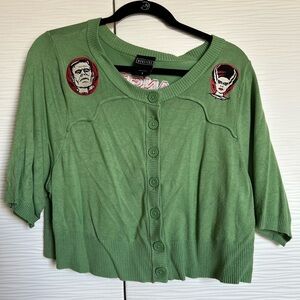 💚torrid universal monsters bride of Frankenstein patch shrug💚